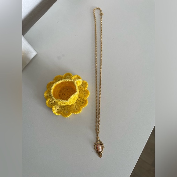 Vintage Cameo Necklace - Picture 4 of 8